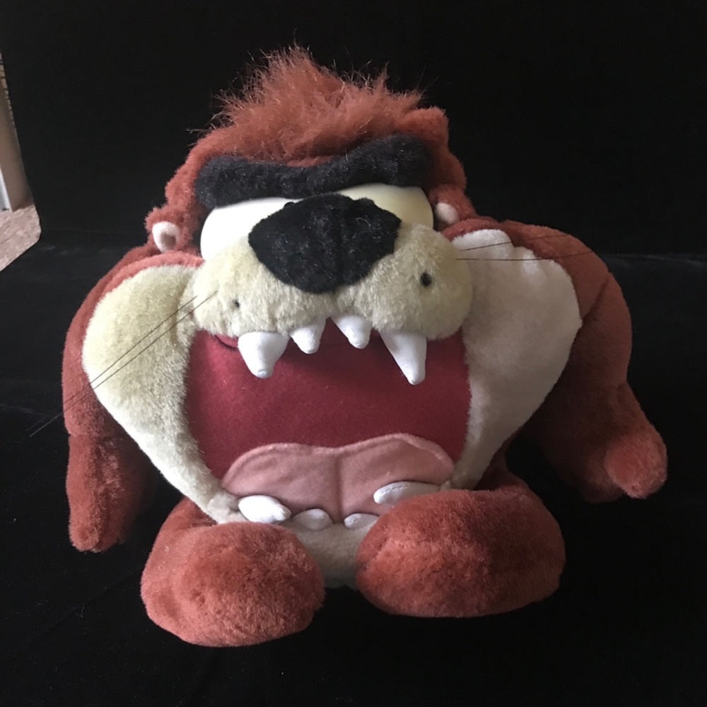 Tazmanian Devil Plush Toy--by Looney Tunes--talks, laughs and shakes